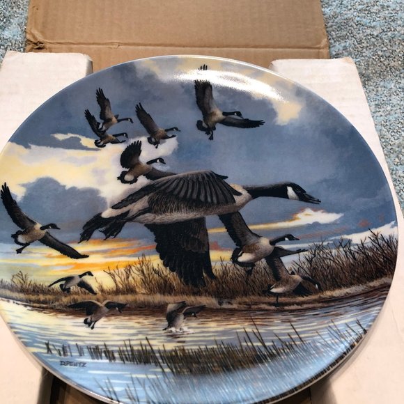"The Landing" Collector's Plate Canadian Geese - Picture 2 of 5